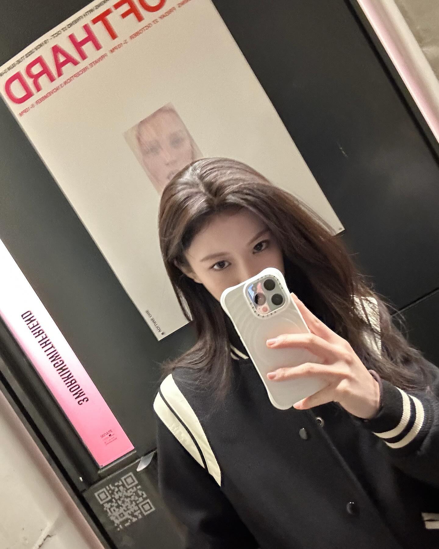 심플한 매력의 셀럽 폰케이스📱 이미지"