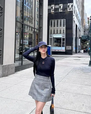 지수의 단정한 무드랑 찰떡이야✨
타미힐피거 착장으로 따라하고 싶은 가을룩 완성🍂 이미지