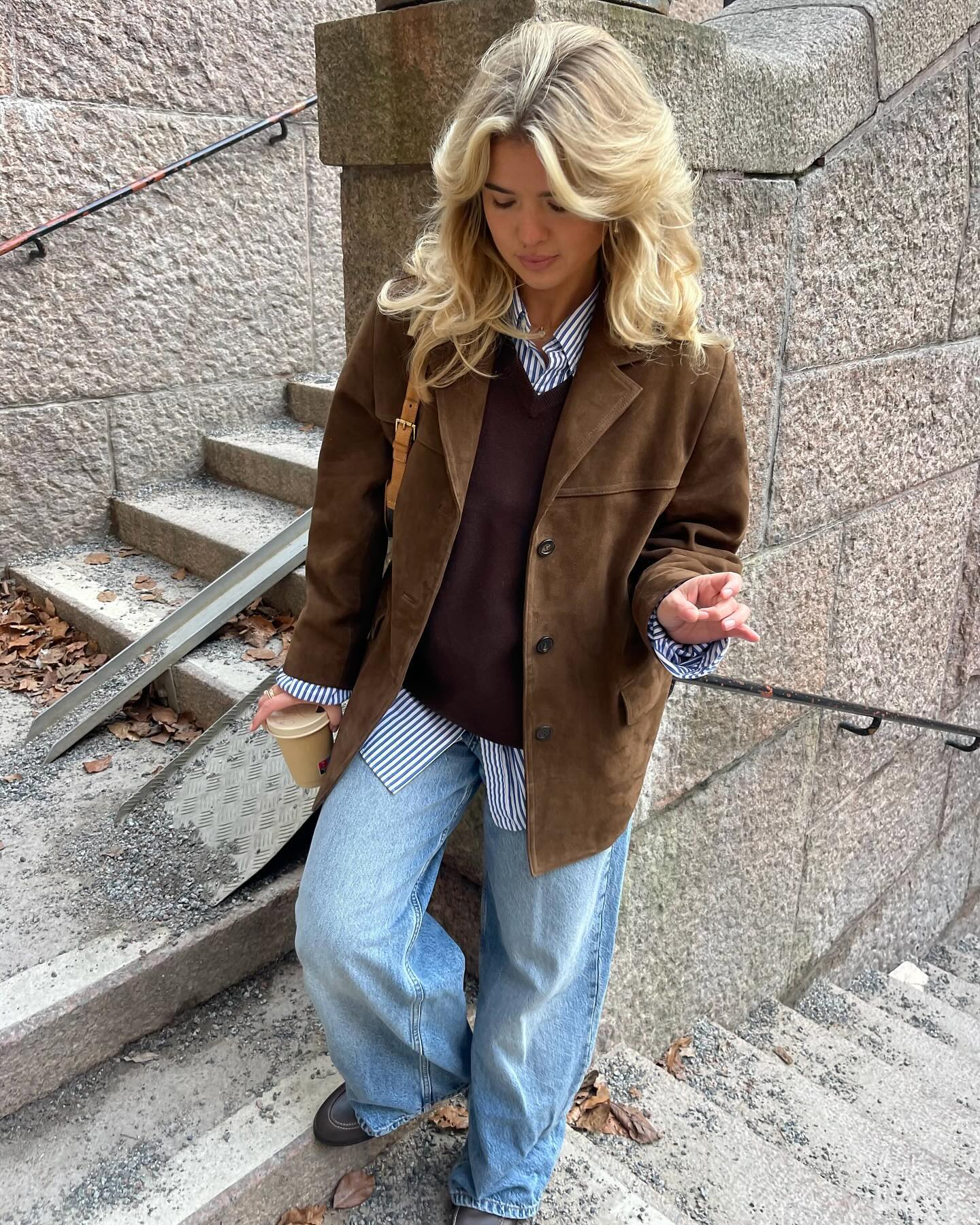 가을 트렌드🤎🍂스웨이드 자켓
빈티지한 브라운 컬러와 미니멀한 청바지 조합👖@코디해🫶 이미지
