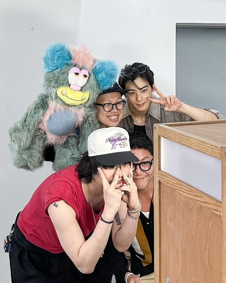 핫한 셀럽 다 모인 베르디 나이키🩵 이미지
