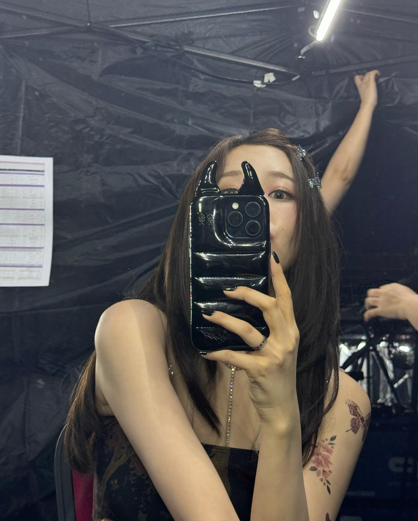 심플한 매력의 셀럽 폰케이스📱 이미지"