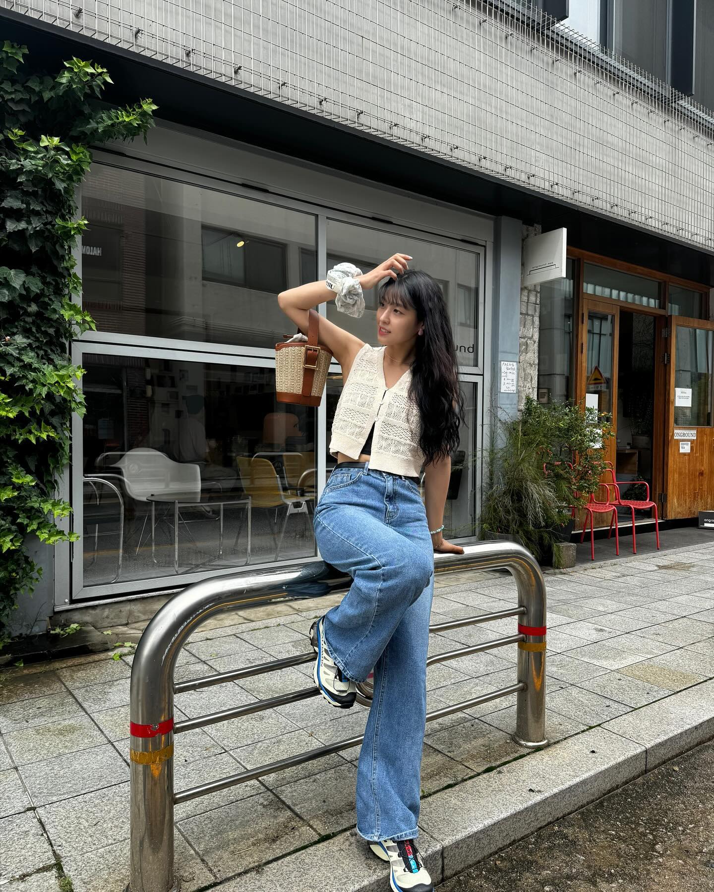 요즘 셀럽들은 어떤 백을 맬까🤔
브랜드별로 정리한 셀럽들의 가방 정보! 참고해봐🙌

1. 차정원: 프라다 - 에메 라지 가죽 숄더백

2. 크리스탈: 폴로 랄프 로렌 - RL 888 박스 카프스킨 크로스바디

3. 지수: 더로우 - 하프 문 가죽 숄더 백

4. 이주연: 지미추 - 다이아몬드 토트 백

5. 하니: 구찌 - GG 밀라노 미니 숄더백

6. 설현: 쿠론 - 몬 드 라피아(Mon de Raffia) 토트 13 카라멜 카페

7. 해린: 디올 - 스몰 디올 카로 백팩(국내에만 선출시) 이미지6