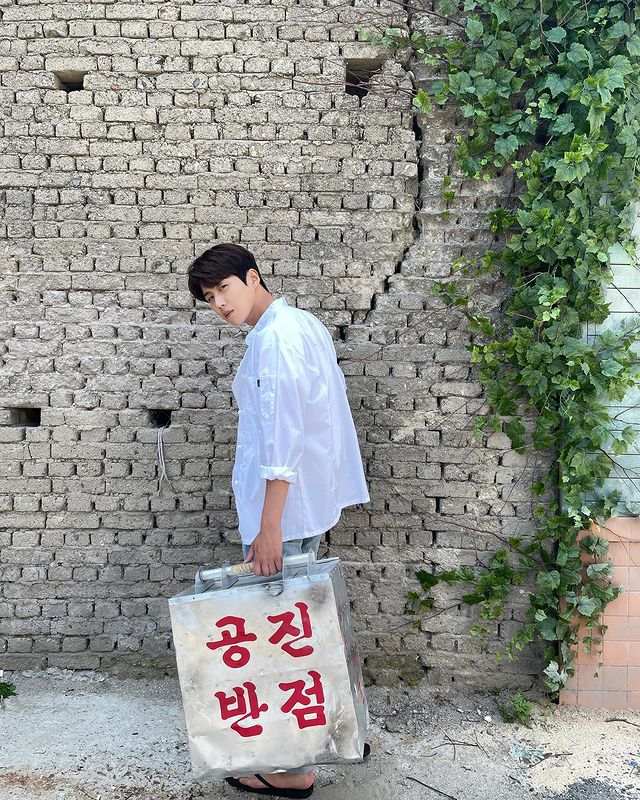 깰꼼하게 화이트셔츠 갑시다👔 이미지7