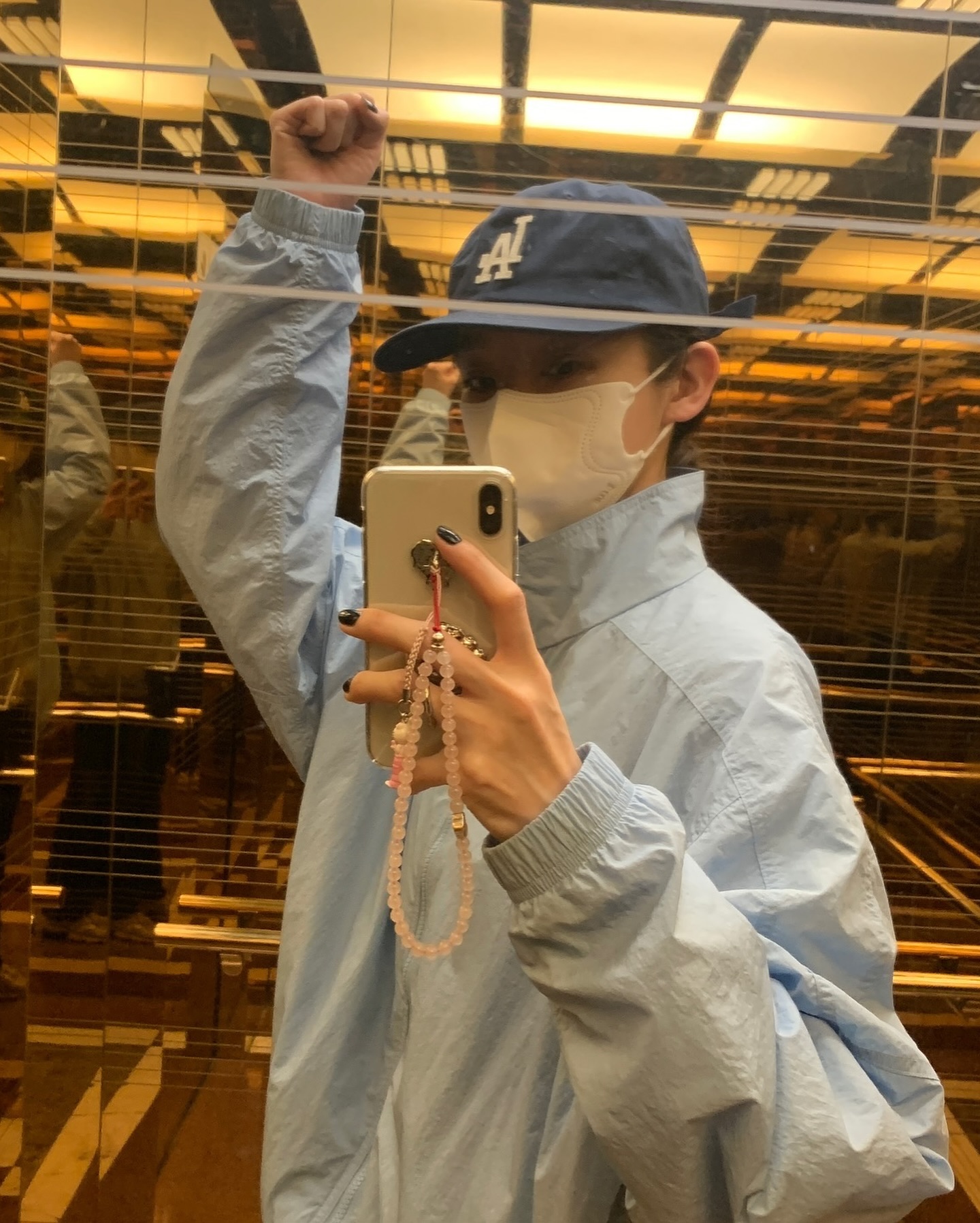 지금 딱 좋은🏃🏻‍♀️🌪️간절기 자켓룩
쌀쌀할 때 입기 좋은 트랙 자켓🤍💙레이어링 @참고해 이미지