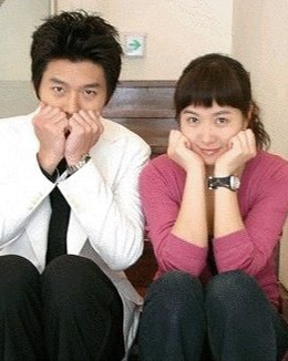 MZ 마음도 사로잡은 김삼순🍿👩🏻‍❤️‍💋‍👨🏻

드라마 ‘내 이름은 김삼순’이 OTT에서도 흥행 신호를 알렸습니다. 지난 6일 웨이브가 ‘내 이름은 김삼순 2024’ 8부작 전편을 공개한 가운데, 2019년 방영 당시 시청률 50%를 넘었던 ‘내 이름은 김삼순’은 공개 당일 웨이브 신규 유료 가입 견인 콘텐츠 1위에 올랐는데요. 특히 현재 방영 중인 ‘굿파트너’, ‘백설공주에게 죽음을-Black Out’ 사이를 비집고 신규 유료 가입에 큰 기여를 하며 MZ세대에게도 매력적으로 작용한 것으로 나타났습니다. 이미지
