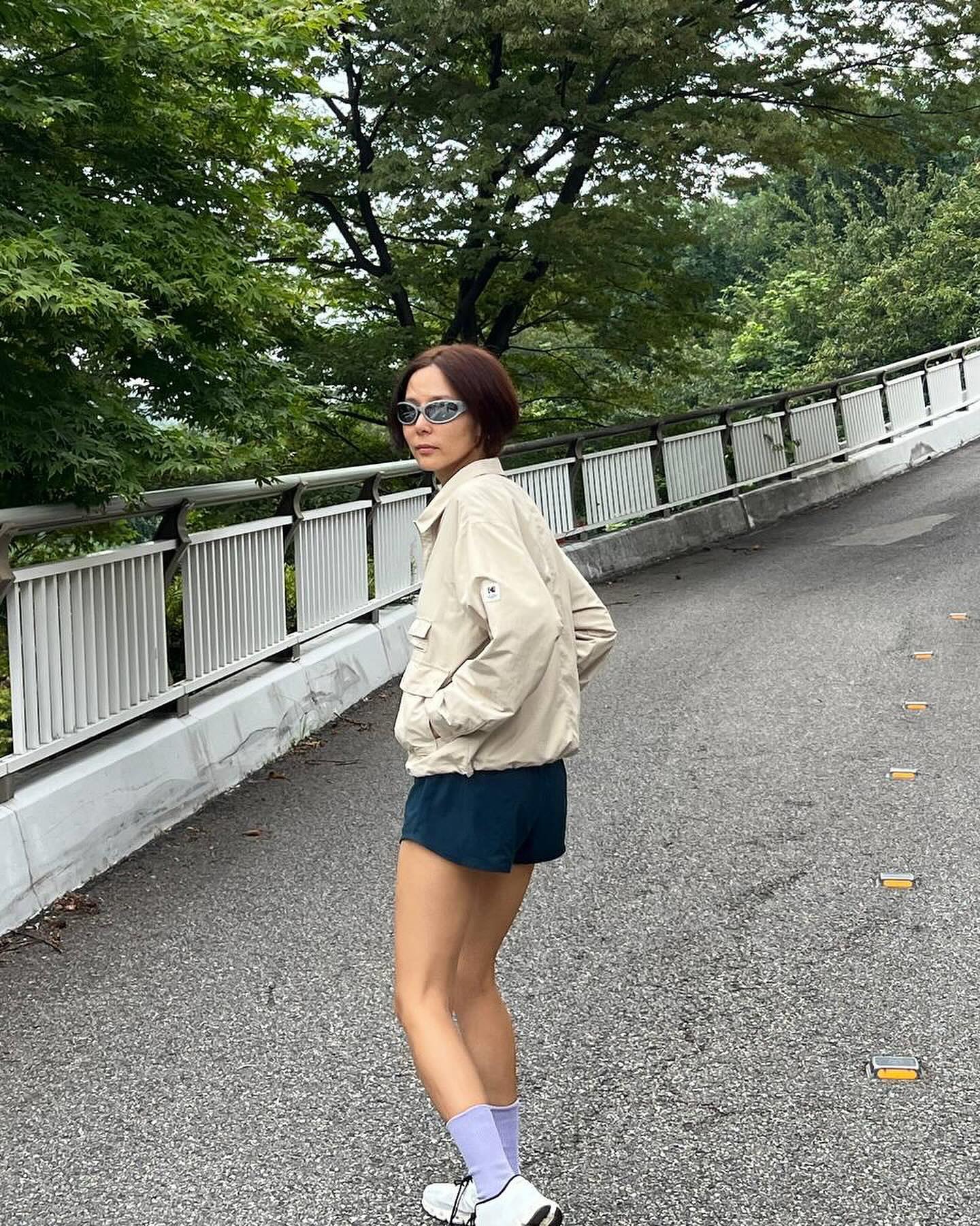 지금 딱 좋은🏃🏻♀️🌪️간절기 자켓룩
쌀쌀할 때 입기 좋은 트랙 자켓🤍💙레이어링 @참고해 이미지