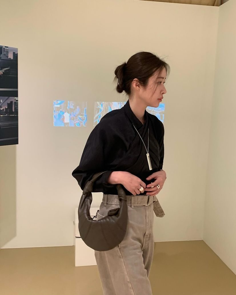 드뮤어한 르메르 크루아상백🥐
올 가을🍂클래식의 절정 가방으로 우아한 드뮤어룩 완성해요✨ 이미지