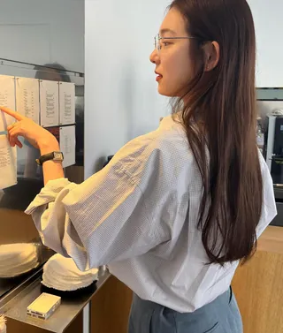 꾸안꾸 조합🤓🩵셔츠+안경 이미지