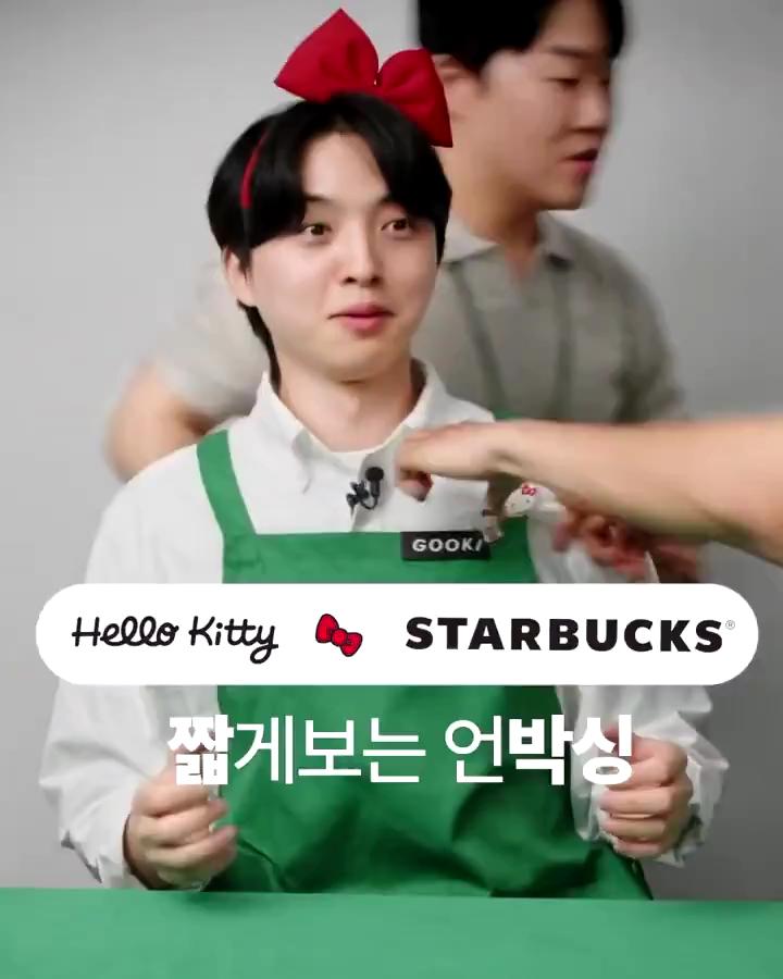 스타벅스 x 헬로키티 등장?!😻💚

스타벅스가 헬로키티 출시 50주년을 맞아 한정 콜라보 상품을 출시합니다. 앞서 글로벌 스타벅스는 아시아 태평양 13개 지역에 스타벅스와 헬로키티의 콜라보 상품이 순차적으로 판매된다고 밝힌 바 있는데요. 국내는 오는 19일부터 컵 2종, 텀블러 1종, 인형 1종 등 총 4개의 상품이 출시될 예정입니다. 이미지