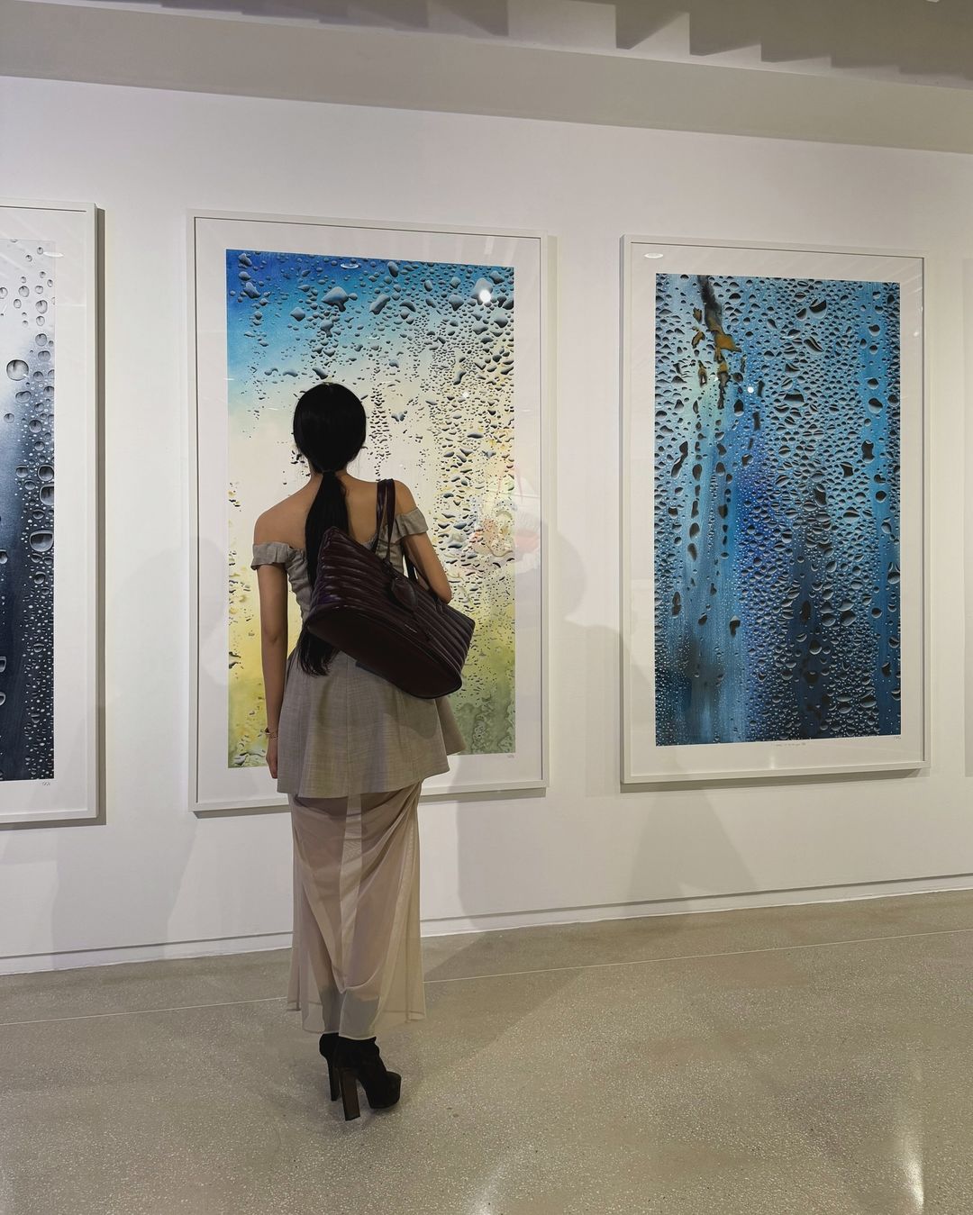 언니들 전시회룩 찰떡🖼️가방코디
요즘 셀럽들 잇템✨고급진 디자인으로 드뮤어 포인트🤍 #광고 이미지10