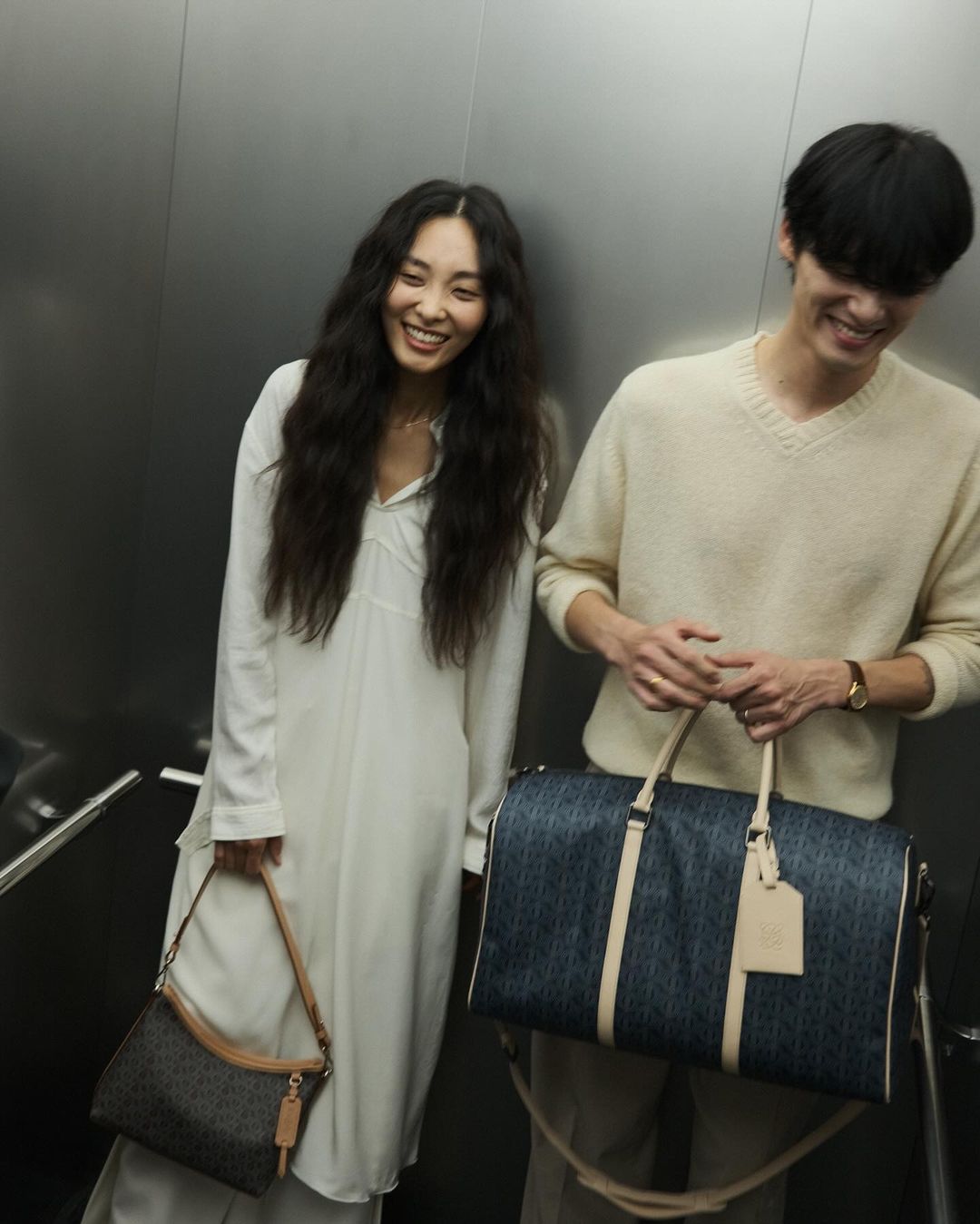 언니들 전시회룩 찰떡🖼️가방코디
요즘 셀럽들 잇템✨고급진 디자인으로 드뮤어 포인트🤍 #광고 이미지6