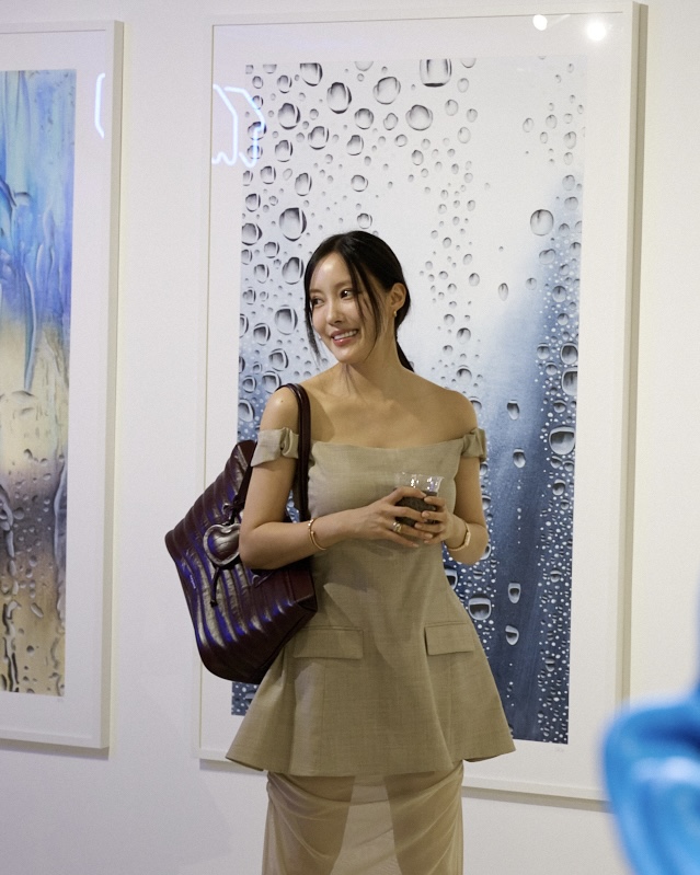 언니들 전시회룩 찰떡🖼️가방코디
요즘 셀럽들 잇템✨고급진 디자인으로 드뮤어 포인트🤍 #광고 이미지