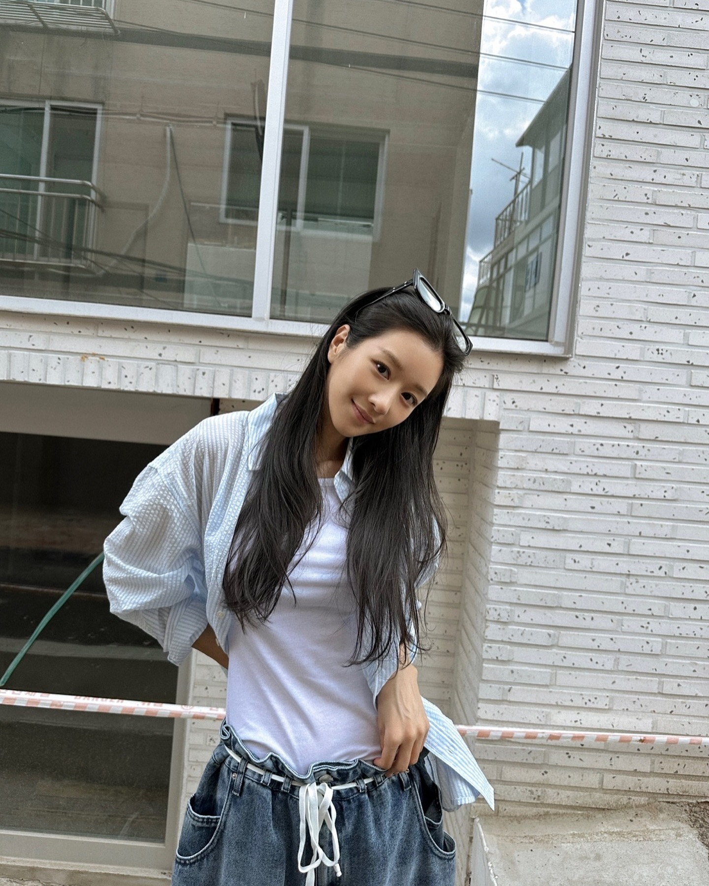꾸안꾸 조합🤓🩵셔츠+안경 이미지5