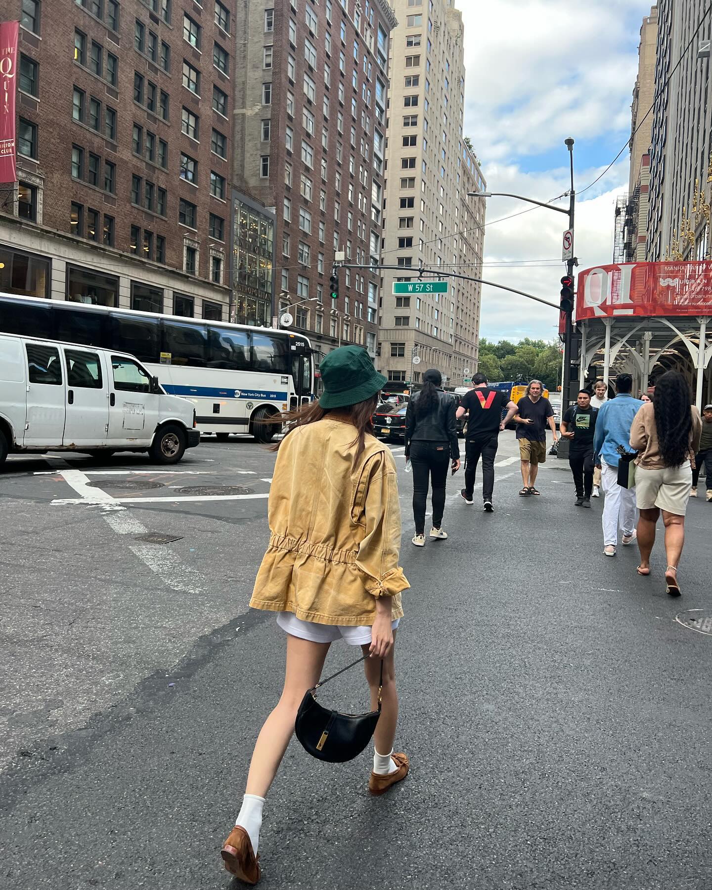 인간 폴로 랄프 로렌🐎
정수정의 고급진 원브랜드 데일리룩💎✨ 이미지