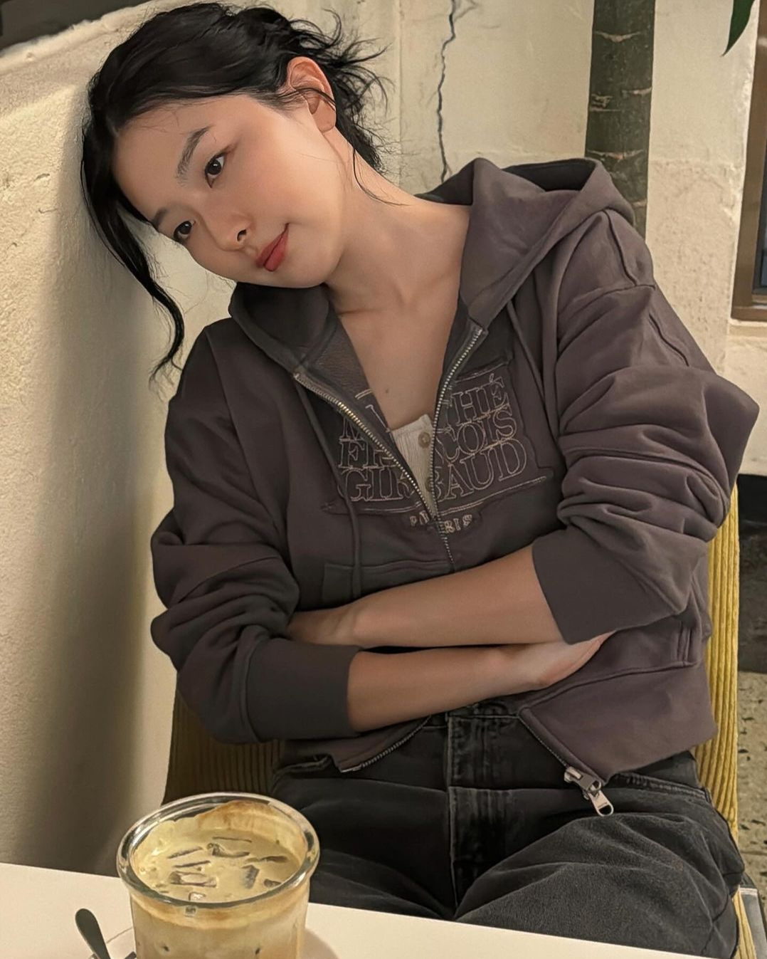 따라하고 싶은🍩🤎슬기 후드티룩 이미지