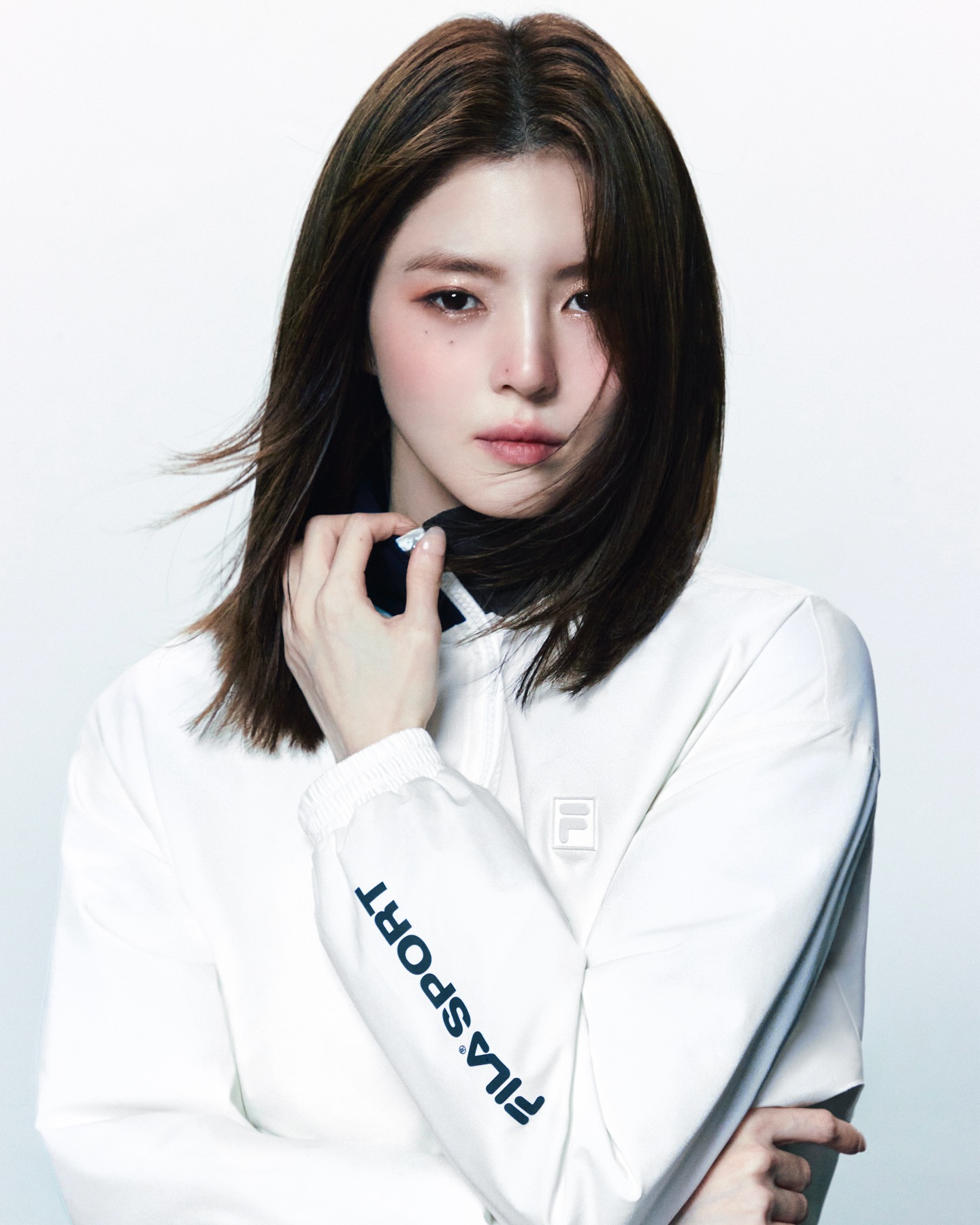 독보적 미모력🤍💙한소희 x 휠라
소희언니 트랙 자켓룩🏃🏻‍♀️🍁가을템 @따라해야겠는데?! #광고

충전재가 있어 일교차 큰 가을부터, 쌀쌀해지는 초겨울까지.

다양하게 스타일링 가능한 트랙자켓은 휠라 온오프라인 스토어에서 만나보세요. 이미지