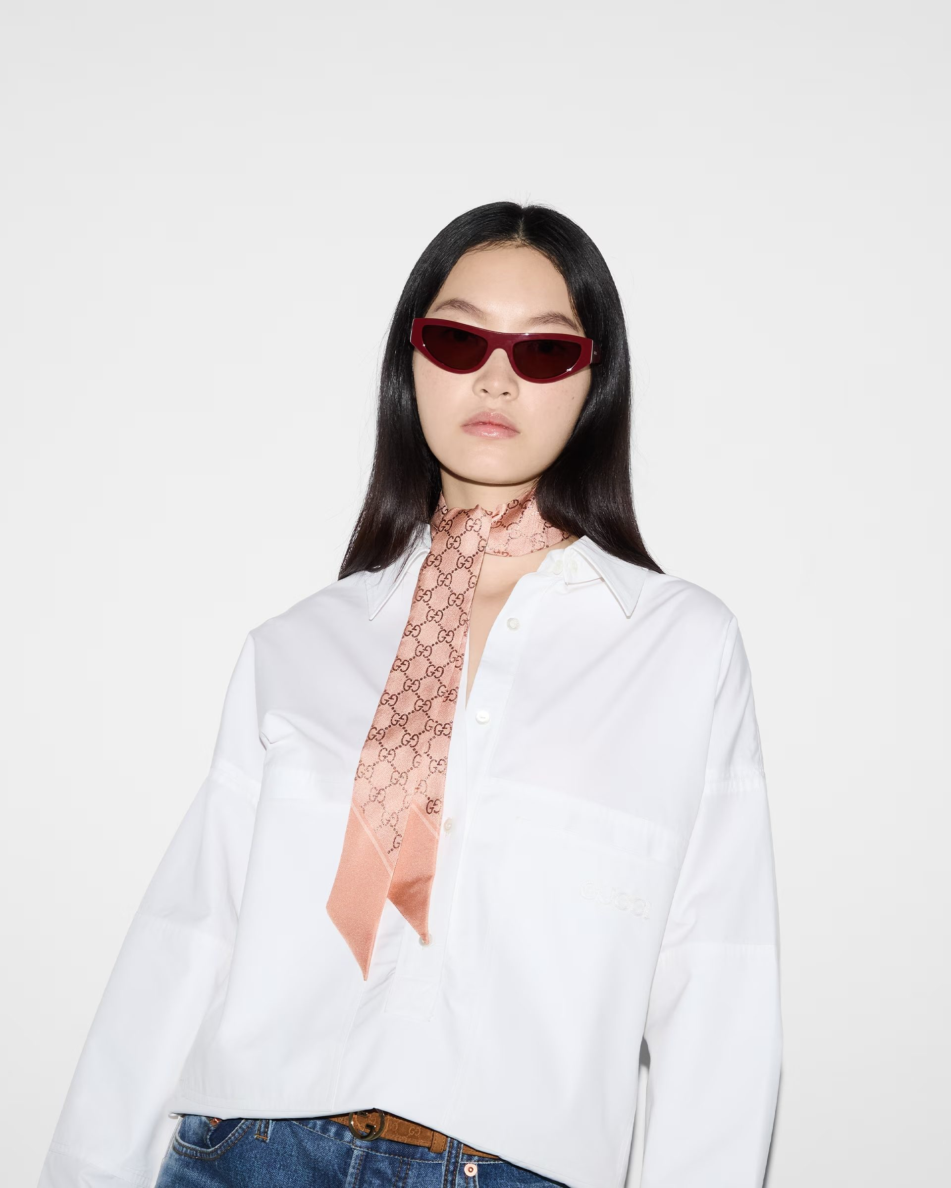 추석 선물은🎁 스몰 럭셔리로✨
흔하지 않으면서 센스있는 럭셔리템 모음 @나를 위한 선물
1. 멀버리(Mulberry)- 베이스워터 링 귀걸이_ 300,000원 
2. 구찌(Gucci)- GG 실크 넥 보우_ 330,000원 
3. 티파니앤코(Tiffany&Co.)- 리턴 투 티파니™ 카드 케이스_ 350,000원
4. 입생로랑 뷰티(ysl beauty)- 퓨어샷 플래쉬 리부트 세럼 인 스틱_ 95,000원
5. 디올 뷰티(Dior beauty)- 디올 백스테이지 글로우 페이스 팔레트_ 75,000원 이미지