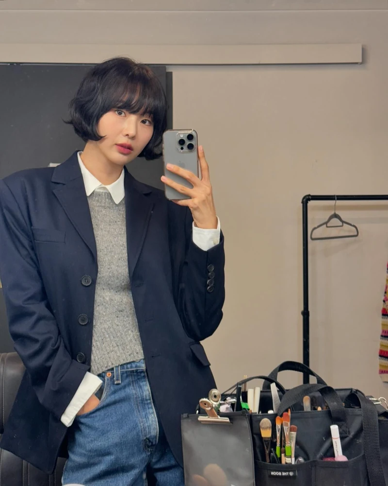미니멀한🩶🤍회색 니트+셔츠 이미지2