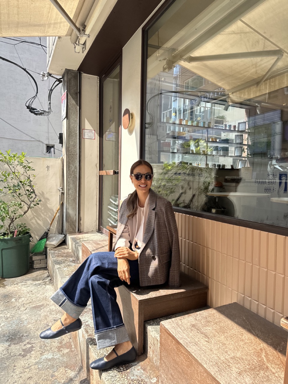 40대 워너비 모델언니👩🏻‍🎨🤎오지영
올리비아로렌과 함께한 가을패션 아우터🧥배워보자 #광고

파리, 밀라노를 누비는 탑 모델, 패션과 라이프 스타일을 공유하는 인플루언서, 인생에 대한 이야기를 에세이로 풀어내는 작가, 요가 그루 그리고 싱가폴에서 거주하는 주부 등 다양한 수식어가 붙는 모든 여성들의 '워너비 아이콘’ 오지영.

40대이지만, 다양한 세대를 아우를 수 있는 쿨하고 감각적인 스타일링을 공유하며 많은 팔로워를 보유하고 있는 오지영이 에이지리스 브랜드 올리비아로렌과 함께 자신만의 취향과 감성이 담긴 가을 데일리룩을 제안합니다.

가을패션을 위한 자켓, 트렌치, 레더 자켓 등 다양하게 배워요. 이미지1