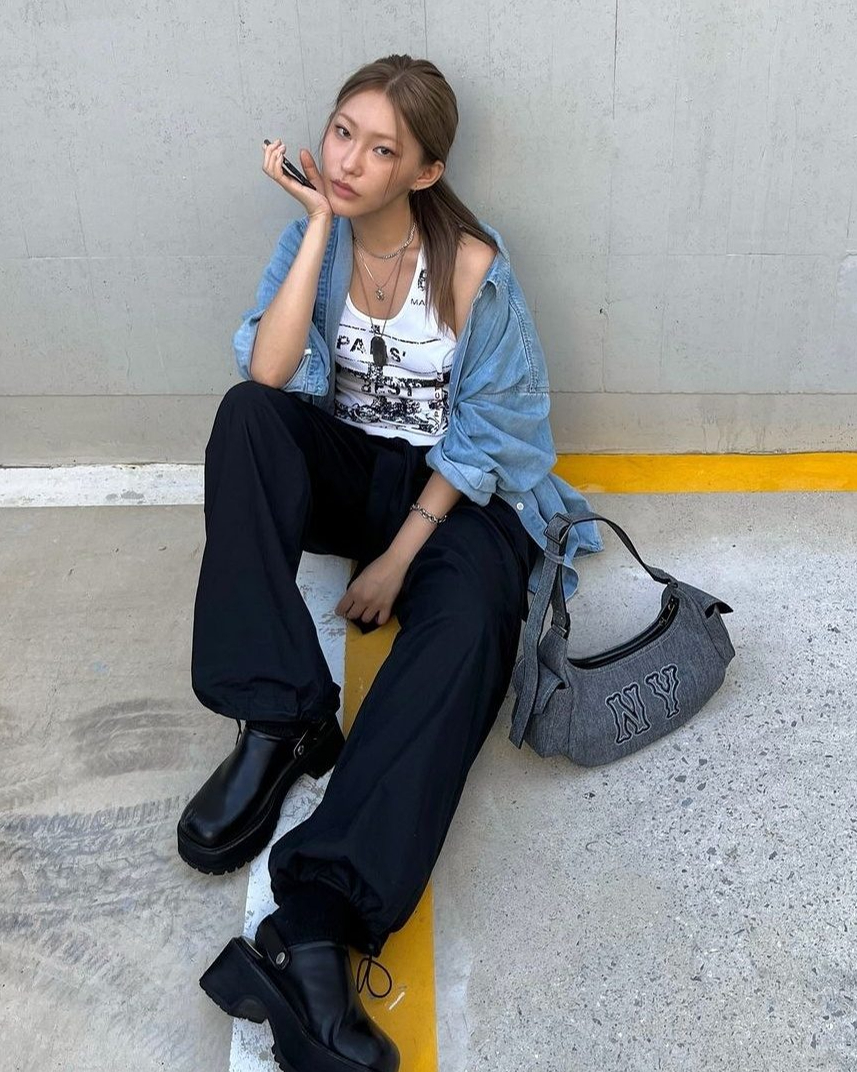 핫걸들의 필수템!💗데님 카고백👜
어떤 룩이든 힙한 Y2K 포인트에 좋은🖤🤍MLB 카고백 #광고 이미지3