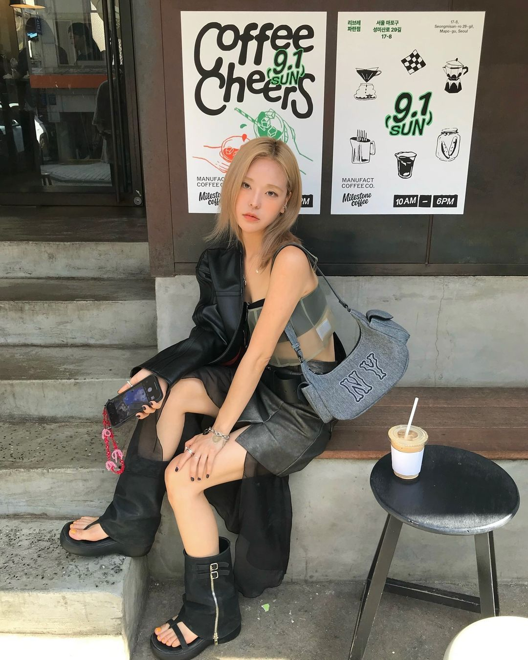 핫걸들의 필수템!💗데님 카고백👜
어떤 룩이든 힙한 Y2K 포인트에 좋은🖤🤍MLB 카고백 #광고 이미지7