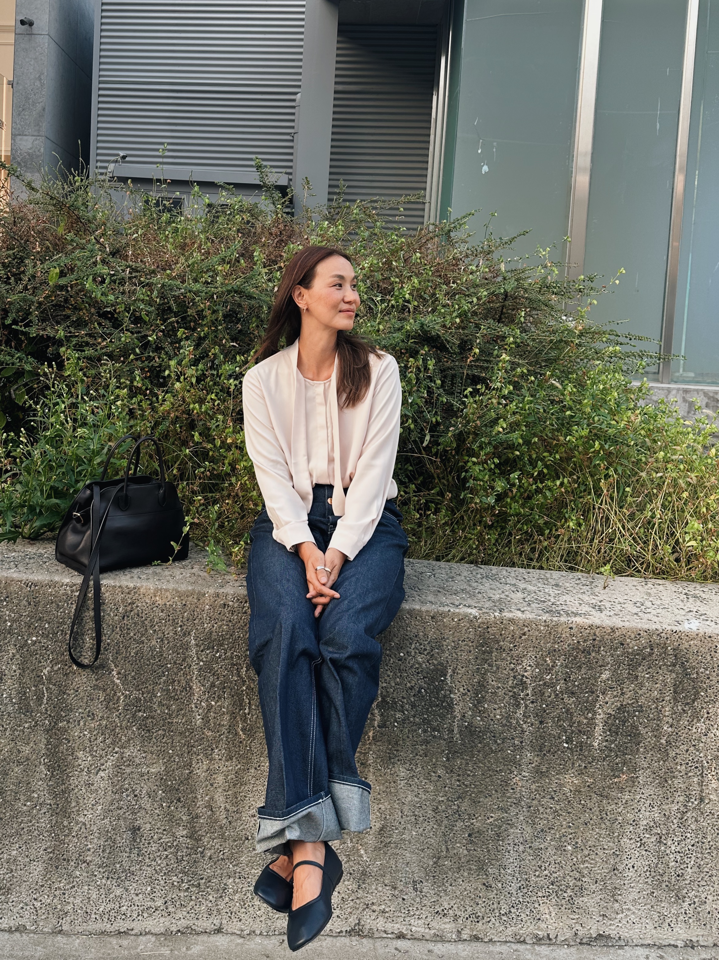 40대 워너비 모델언니👩🏻‍🎨🤎오지영
올리비아로렌과 함께한 가을패션 아우터🧥배워보자 #광고

파리, 밀라노를 누비는 탑 모델, 패션과 라이프 스타일을 공유하는 인플루언서, 인생에 대한 이야기를 에세이로 풀어내는 작가, 요가 그루 그리고 싱가폴에서 거주하는 주부 등 다양한 수식어가 붙는 모든 여성들의 '워너비 아이콘’ 오지영.

40대이지만, 다양한 세대를 아우를 수 있는 쿨하고 감각적인 스타일링을 공유하며 많은 팔로워를 보유하고 있는 오지영이 에이지리스 브랜드 올리비아로렌과 함께 자신만의 취향과 감성이 담긴 가을 데일리룩을 제안합니다.

가을패션을 위한 자켓, 트렌치, 레더 자켓 등 다양하게 배워요. 이미지4