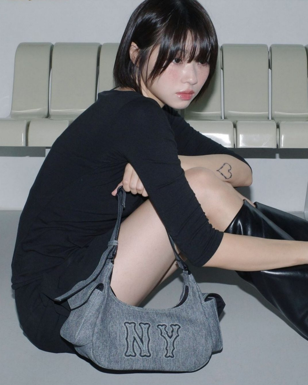 핫걸들의 필수템!💗데님 카고백👜
어떤 룩이든 힙한 Y2K 포인트에 좋은🖤🤍MLB 카고백 #광고 이미지