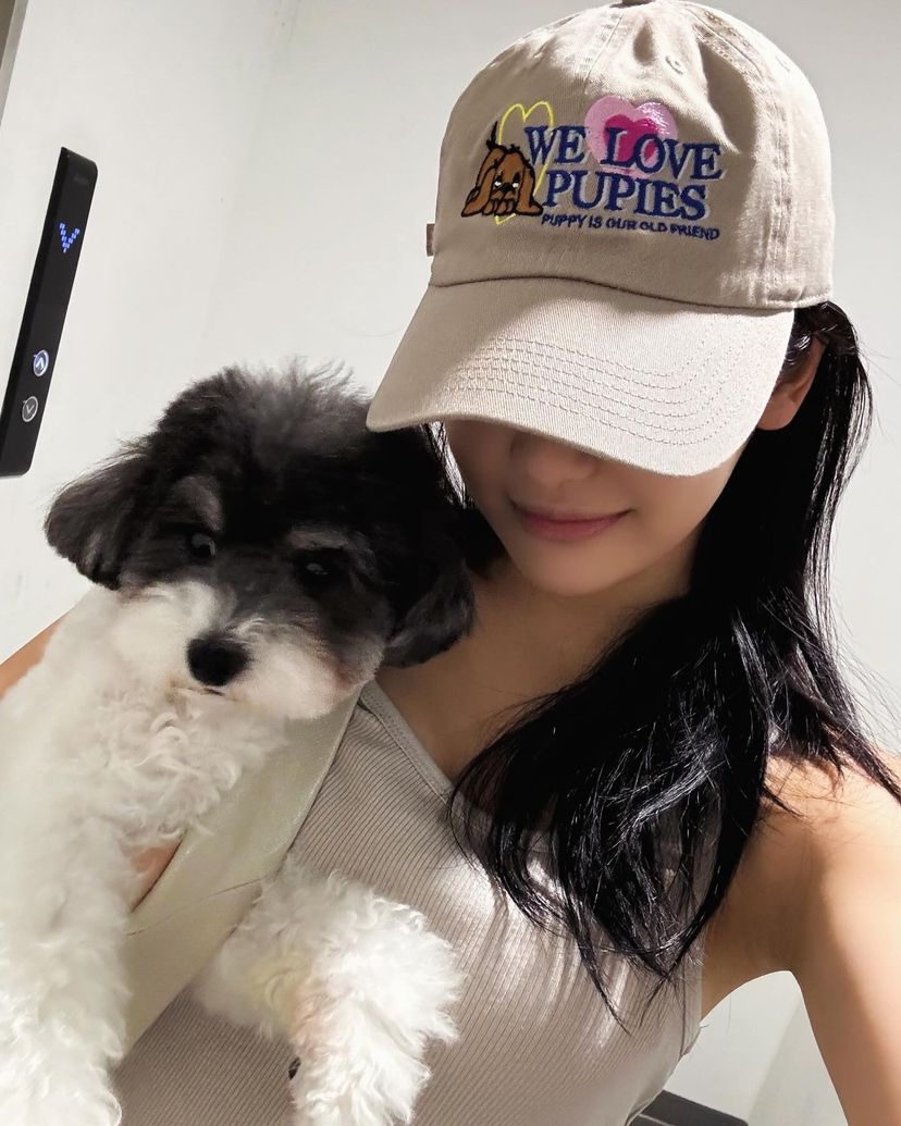 요즘 모자 장인 닝닝👷🏻‍♀️코디법 이미지9