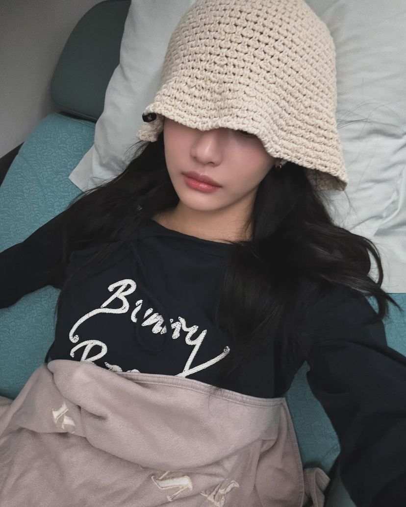 요즘 모자 장인 닝닝👷🏻‍♀️코디법 이미지3