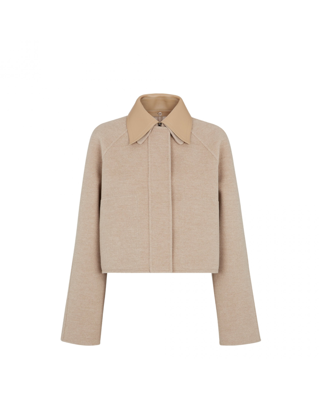 송혜교 펜디 공항패션 정보🤎🤍

글로벌 패션 하우스 펜디(FENDI)의 앰버서더인 배우 송혜교가 밀라노에서 열리는 펜디 2025 봄/여름 여성 패션쇼 참석 차 9월 15일 출국했습니다. 

1. 피카부 소프트 미디엄 - 735만 원(9/17 런칭 예정): 피카부 소프트의 카프 레더는 미네랄 태닝 공정을 거쳐 제작되며 특유의 부드럽고 실키한 텍스처가 돋보이는 고품질의 소재로, 더욱 새로워진 착용감과 레더의 자연스럽고도 감각적인 촉감을 선사한다. 백의 구조는 가장자리를 매끄럽게 처리하여 부드러운 감각을 더하면서도 피카부 백의 아이코닉한 사다리꼴 형태의 건축적인 디자인은 그대로 유지했다. 새롭게 재해석된 실루엣과 극도의 유연한 디자인으로 피카부 백의 자연스러운 곡선형 '스마일'을 연출한다. 길이 조절이 가능한 스트랩을 활용해 토트백은 물론 숄더백으로도 손쉽게 연출이 가능하며 편안한 착용감이 특징이다.

2. 리버서블 크롭 블루종 - 519만 원: 싱글브레스트 스타일로 베이지 컬러의 울 더블 패브릭 소재. 같은 컬러의 FF 모티프를 더한 내부. 탈부착식 톤온톤 가죽 더블 칼라 장식

3. 쇼트 슬리브 크루넥 크롭트 티셔츠 - 94.5만 원: 대조적인 블랙 펜디 로마 자수 로고 디테일 장식의 브레스트 포켓이 특징

4. 옐로우 양가죽으로 감싼 숄더 스트랩 - 145만 원: 끝 부분의 메탈 펜디 로마 레터링 및 톤온톤 가죽 디테일 장식. 더블 클립 쇼트 숄더 스트랩을 이용해 후크가 있는 모든 백과 함께 사용 가능.

5. FENDI X CHUPA CHUPS® 롤리팝 홀더 - 84만 원: 참 형태로 부착하거나 목걸이로 착용할 수 있으며 가죽 스트랩을 통해 길이 조절이 가능, 셀러리아 매크로 스티치가 돋보이는 부드러운 가죽 소재 이미지4