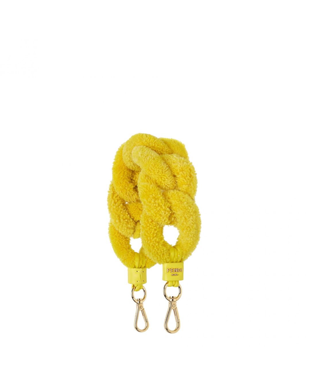 송혜교 펜디 공항패션 정보🤎🤍

글로벌 패션 하우스 펜디(FENDI)의 앰버서더인 배우 송혜교가 밀라노에서 열리는 펜디 2025 봄/여름 여성 패션쇼 참석 차 9월 15일 출국했습니다. 

1. 피카부 소프트 미디엄 - 735만 원(9/17 런칭 예정): 피카부 소프트의 카프 레더는 미네랄 태닝 공정을 거쳐 제작되며 특유의 부드럽고 실키한 텍스처가 돋보이는 고품질의 소재로, 더욱 새로워진 착용감과 레더의 자연스럽고도 감각적인 촉감을 선사한다. 백의 구조는 가장자리를 매끄럽게 처리하여 부드러운 감각을 더하면서도 피카부 백의 아이코닉한 사다리꼴 형태의 건축적인 디자인은 그대로 유지했다. 새롭게 재해석된 실루엣과 극도의 유연한 디자인으로 피카부 백의 자연스러운 곡선형 '스마일'을 연출한다. 길이 조절이 가능한 스트랩을 활용해 토트백은 물론 숄더백으로도 손쉽게 연출이 가능하며 편안한 착용감이 특징이다.

2. 리버서블 크롭 블루종 - 519만 원: 싱글브레스트 스타일로 베이지 컬러의 울 더블 패브릭 소재. 같은 컬러의 FF 모티프를 더한 내부. 탈부착식 톤온톤 가죽 더블 칼라 장식

3. 쇼트 슬리브 크루넥 크롭트 티셔츠 - 94.5만 원: 대조적인 블랙 펜디 로마 자수 로고 디테일 장식의 브레스트 포켓이 특징

4. 옐로우 양가죽으로 감싼 숄더 스트랩 - 145만 원: 끝 부분의 메탈 펜디 로마 레터링 및 톤온톤 가죽 디테일 장식. 더블 클립 쇼트 숄더 스트랩을 이용해 후크가 있는 모든 백과 함께 사용 가능.

5. FENDI X CHUPA CHUPS® 롤리팝 홀더 - 84만 원: 참 형태로 부착하거나 목걸이로 착용할 수 있으며 가죽 스트랩을 통해 길이 조절이 가능, 셀러리아 매크로 스티치가 돋보이는 부드러운 가죽 소재 이미지6