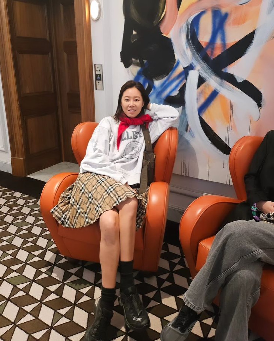 다 예쁘자나🇬🇧❤️공블리 여행룩 이미지7