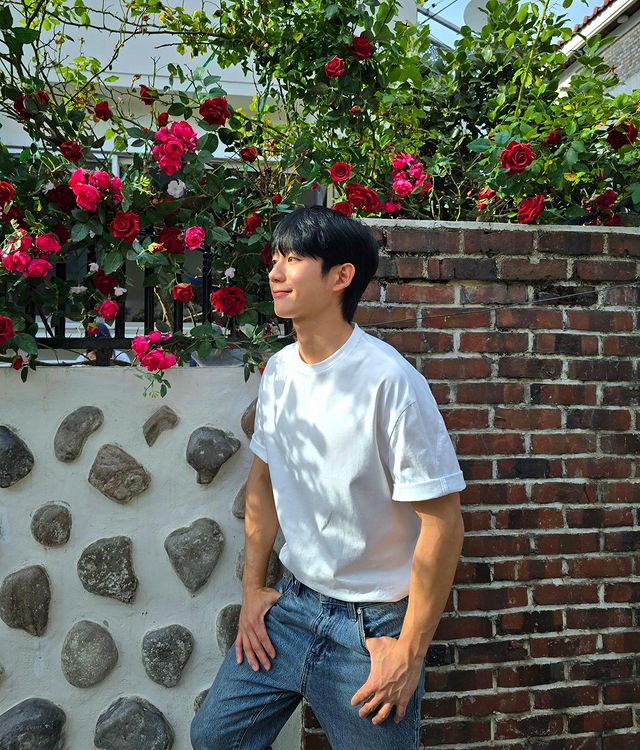 아직 유효한 반팔티+데님🥵 이미지