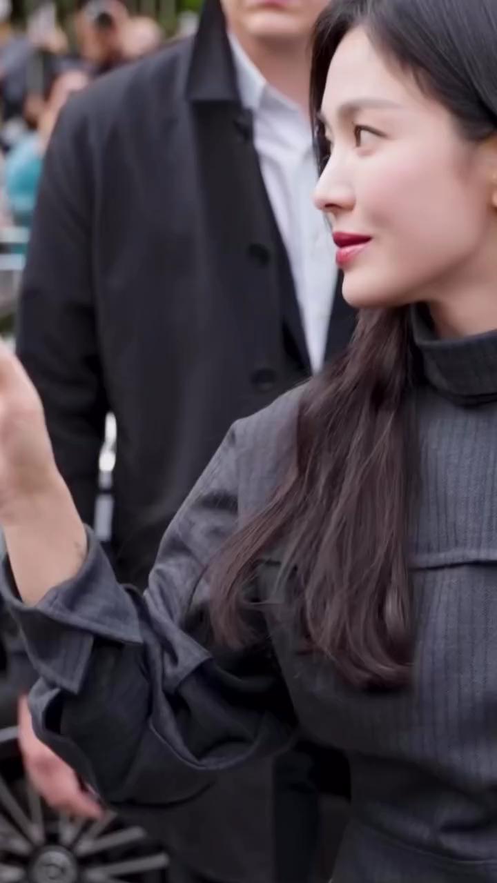 펜디 25SS 컬렉션 속 우아미🩶송혜교 여신님 이미지