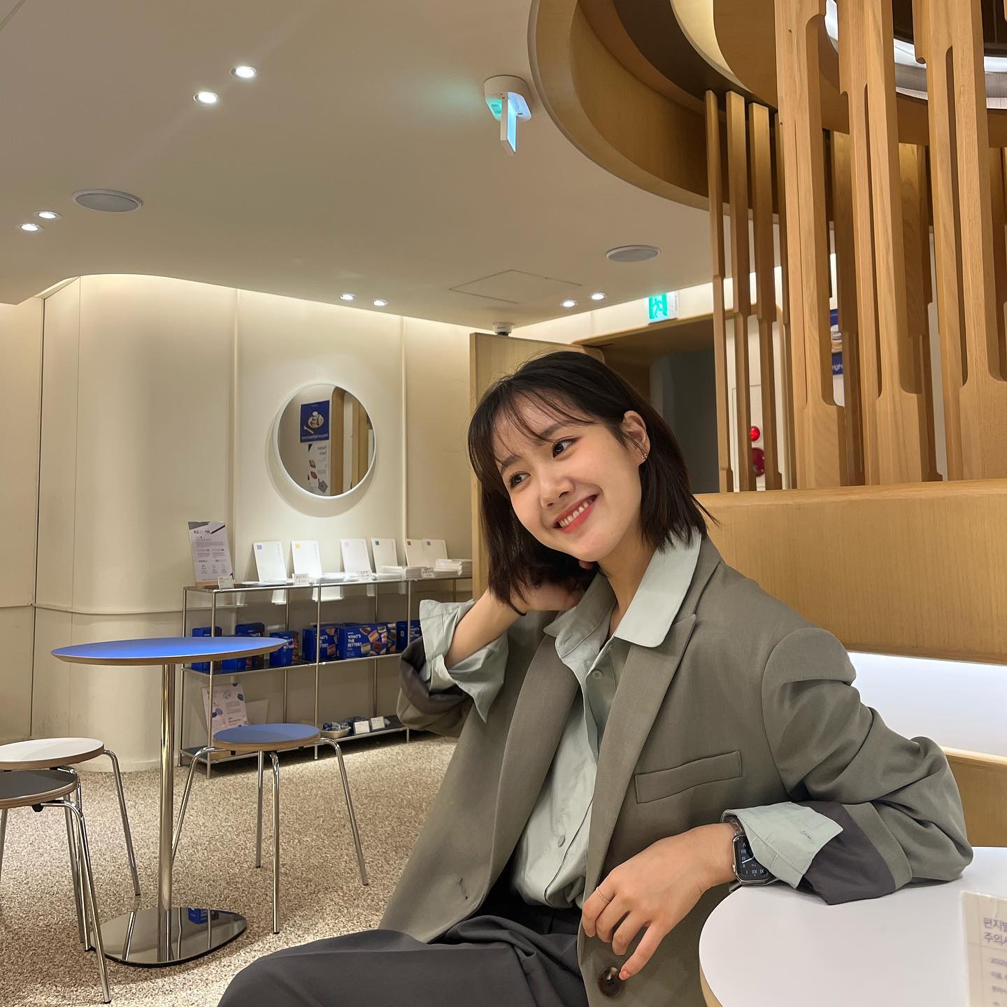 그레이 블레이저로 감성룩 뚝딱🩶 이미지4