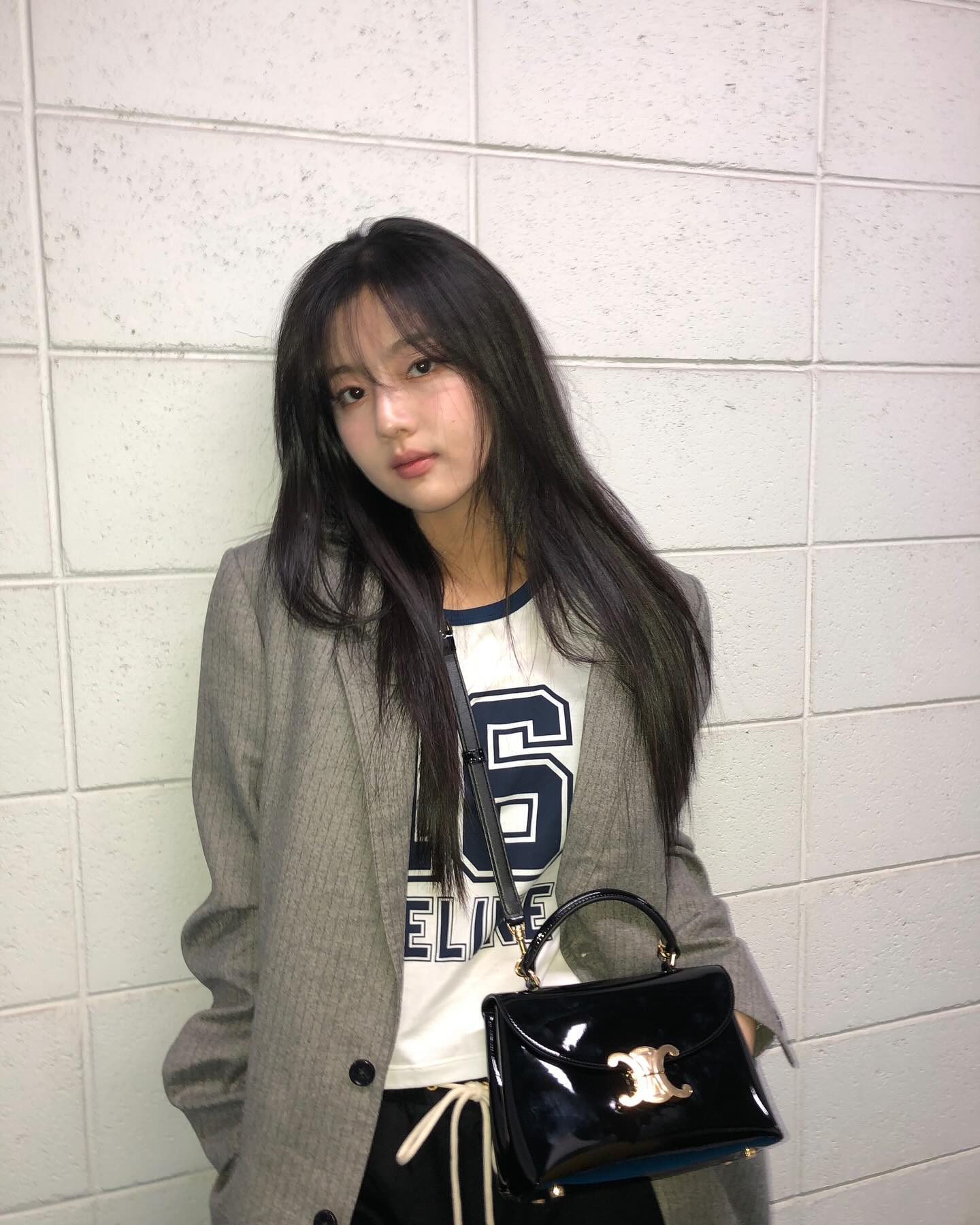 그레이 블레이저로 감성룩 뚝딱🩶 이미지