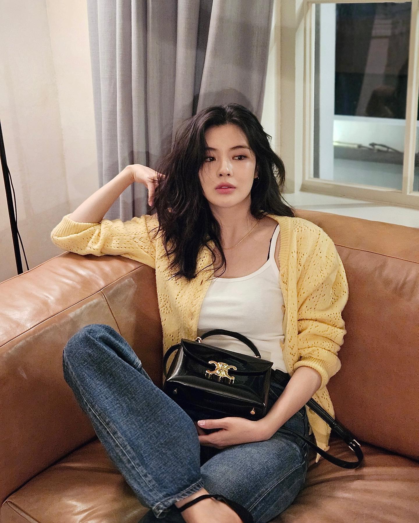요즘 핫한 셀린느 틴 니노 백👜🤍
아담한 사이즈와 고급스러운 디자인✨가격은 390만 원부터💰 이미지