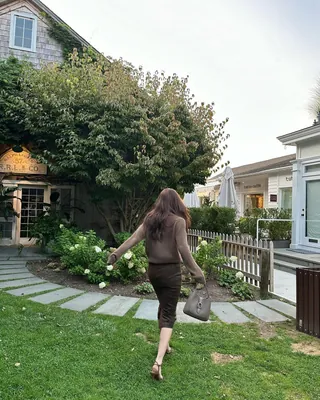 분위기 있는 가을룩에 필수템🤎
포근하고 세련된 느낌의 브라운니트🧶 이미지