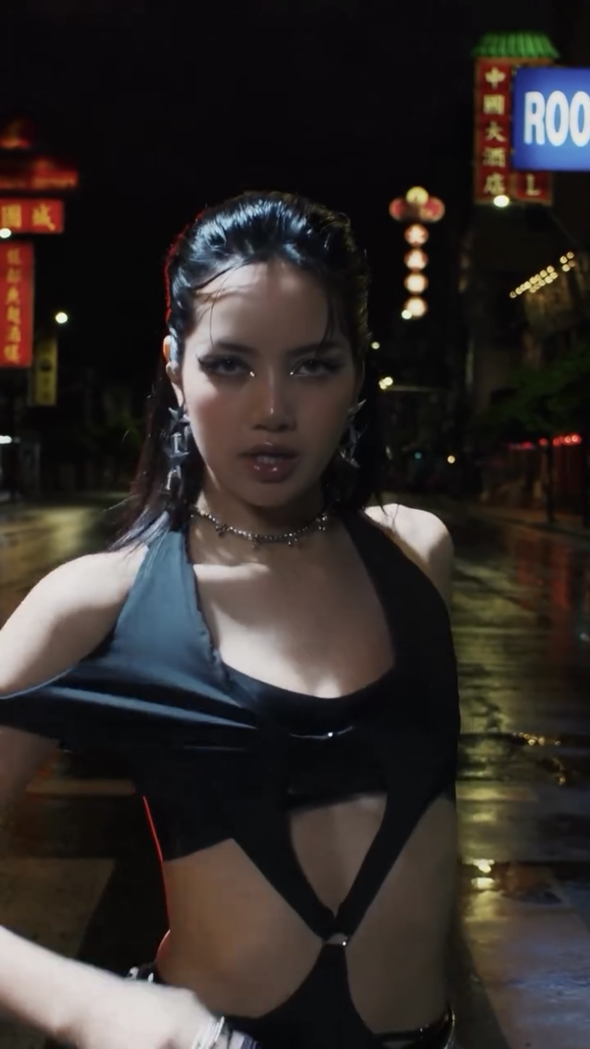 빅토리아 시크릿 패션쇼 부활과 함께 퍼포머로 선정된 리사❤️‍🔥

리사가 5년 만에 다시 개최되는 빅토리아 시크릿 패션쇼 2024의 퍼포머로 선정되었습니다. 빅토리아 시크릿 공식 계정에 “리사가 2024년 뉴욕에 열리는 빅토리아 시크릿 패션쇼에서 공연할 예정”이라는 글과 함께 영상이 공개되었는데요. 이번 패션쇼 퍼포머는 리사와 함께 셰어, 타일러가 선정되었으며 오는 10월 15일(현지시각) 미국 뉴욕에서 열릴 예정입니다. 이미지
