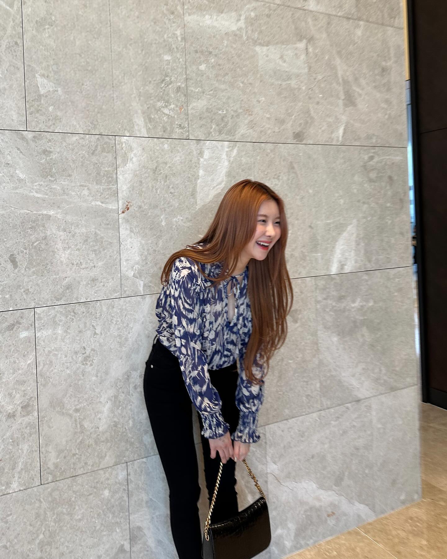 이렇게 염색해주세요👩‍🦰🧡
몽환적인 분위기🍁 백예린의 진저헤어 이미지3