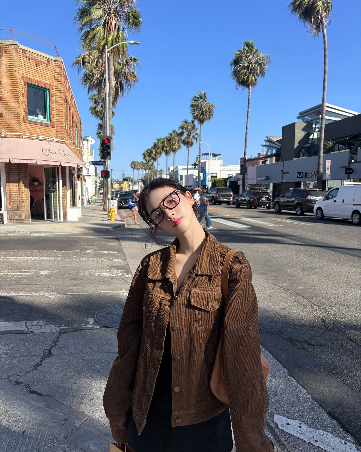 곧 다가올 아우터의 계절🤎
이 중에 취향 아우터 하나쯤은 있겠지💘 @참고해

1. 제니:  알라이아 - 레더 크로스오버 재킷

2. 카리나:  프라다 - 코듀로이 블루종 재킷

3. 김나영: 잉크(EENK) - 1. 주이키 플래드 울 블렌드 재킷[PRE-OPEN] ZUIQI Plaid Wool Blend Jacket - Beige/Black 2. 질빈 셔츠 재킷 ZILVIN Shirt Jacket - Navy/Sky Blue Multi

4. 박민하: 가브리엘 리 - 오버사이즈드 블레이저 윗 스키니 픽트 라펠 블랙 OVERSIZED BLAZER WITH SKINNY PEAKED LAPEL - BLACK 이미지3