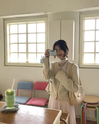 로맨틱한 감성의 블라우스 코디🌹
입자마자 분위기 여신 등극💖 이미지