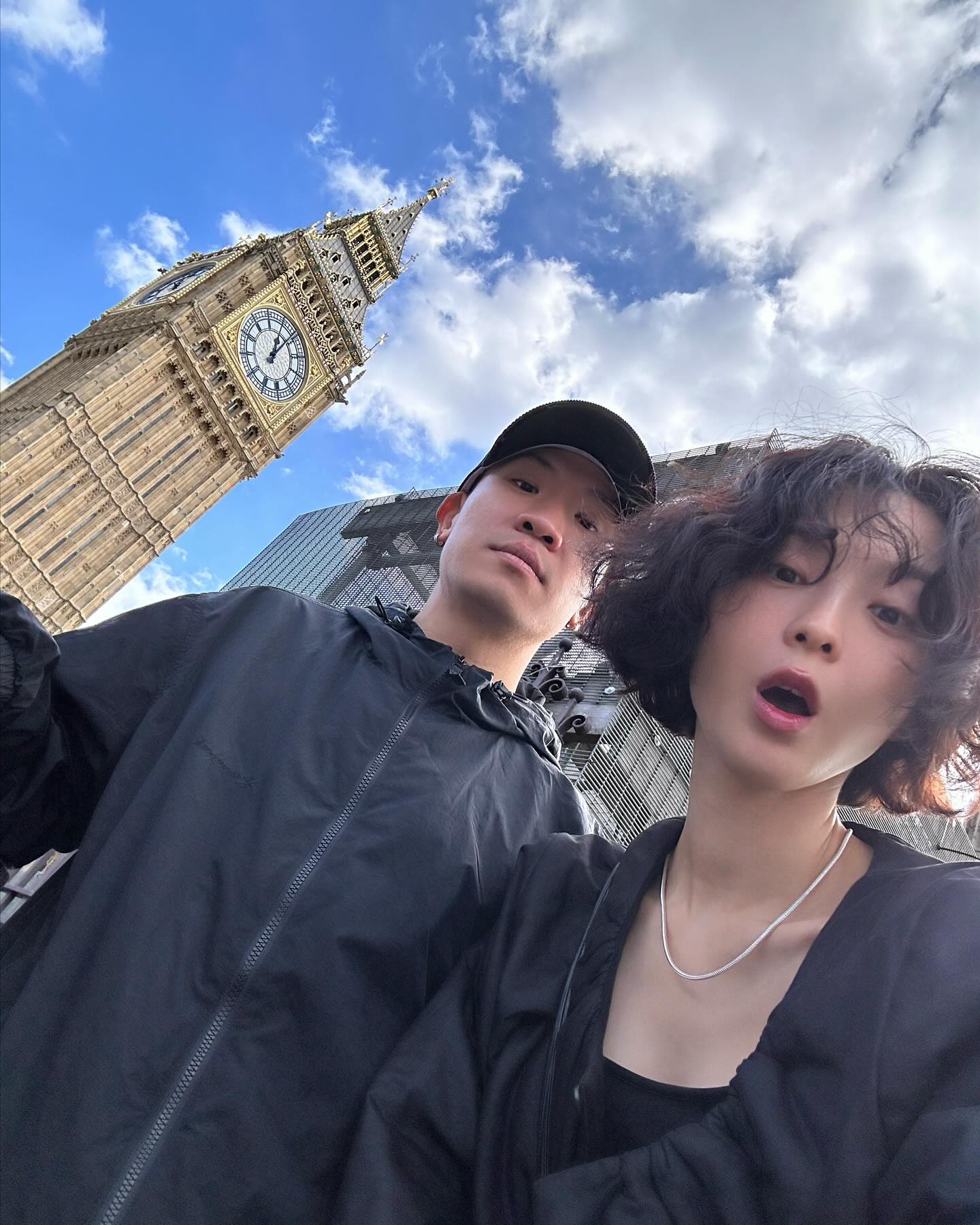 컬러로 맞춘 주말 데이트룩👫🏻🖤 이미지