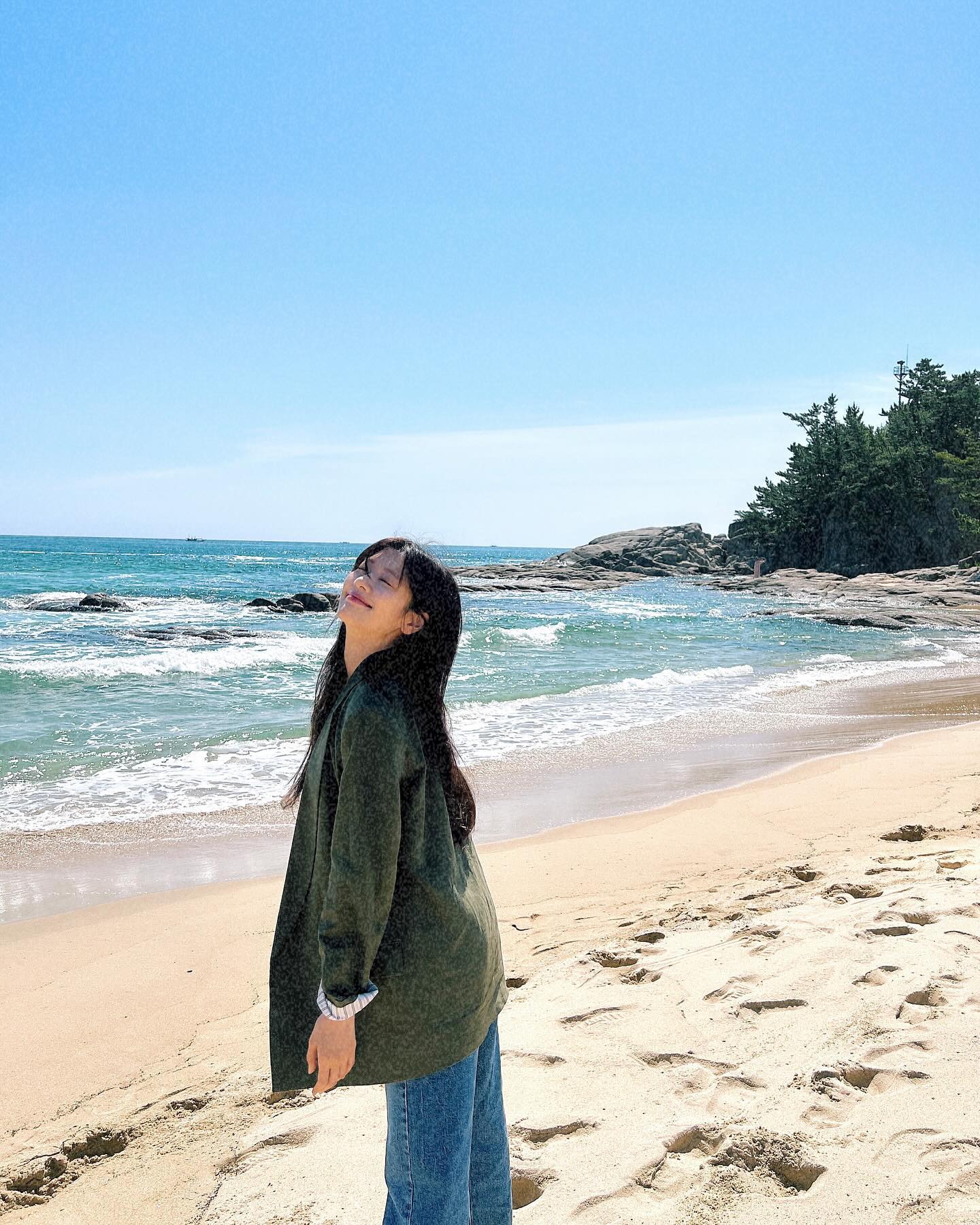 셀럽들의 요즘 컬러 픽은 카키🫒💚 이미지6