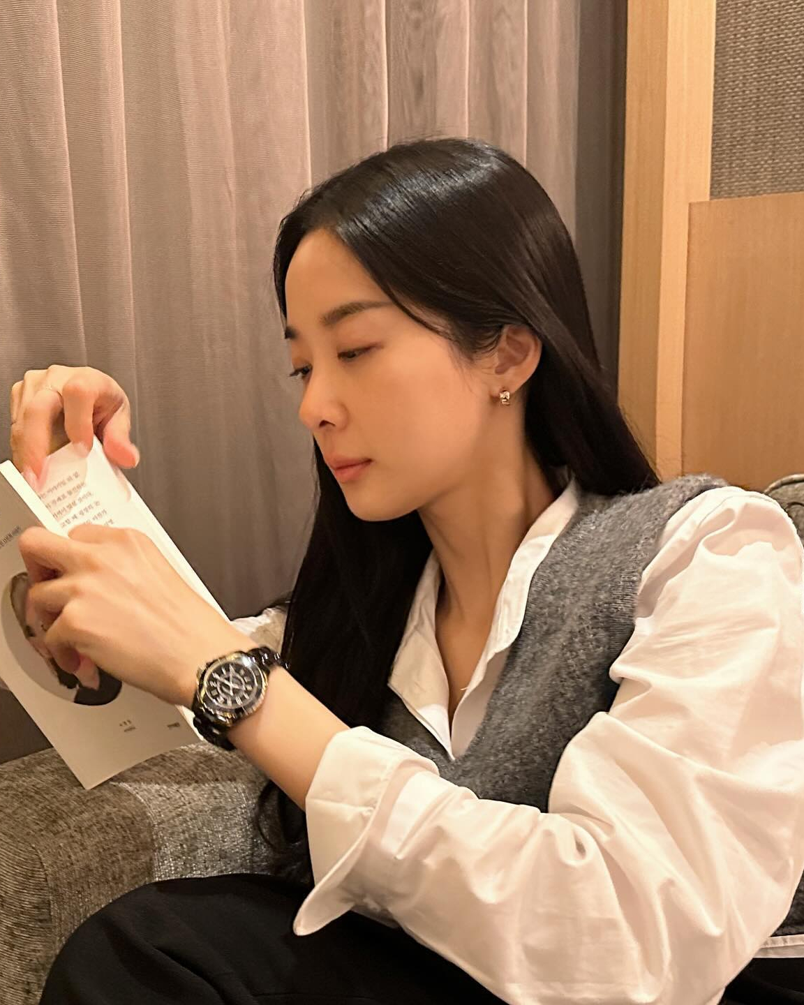 클래식과 캐주얼을 넘나드는⌚️샤넬 J12 코디🤍🖤
 이미지1