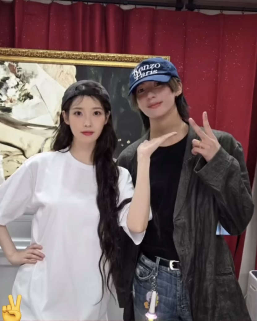 셀럽들도 직관한 아이유 콘서트💖

지난 주말 서울 월드컵경기장에서 열린 아이유의 월드투어 앙코르 콘서트. 이번 공연에는 10만 관객뿐만 아니라 많은 셀럽이 방문해 콘서트를 직관했는데요. 아이유의 'Love wins all' 뮤직비디오에 출연해 아이유와 커플 연기를 선보였던 뷔부터 제이홉, 지드래곤, 고소영, 이주영, 라이즈 성찬과 앤톤 등 그녀의 100번째 단독 콘서트를 함께 즐겼습니다. 이미지10