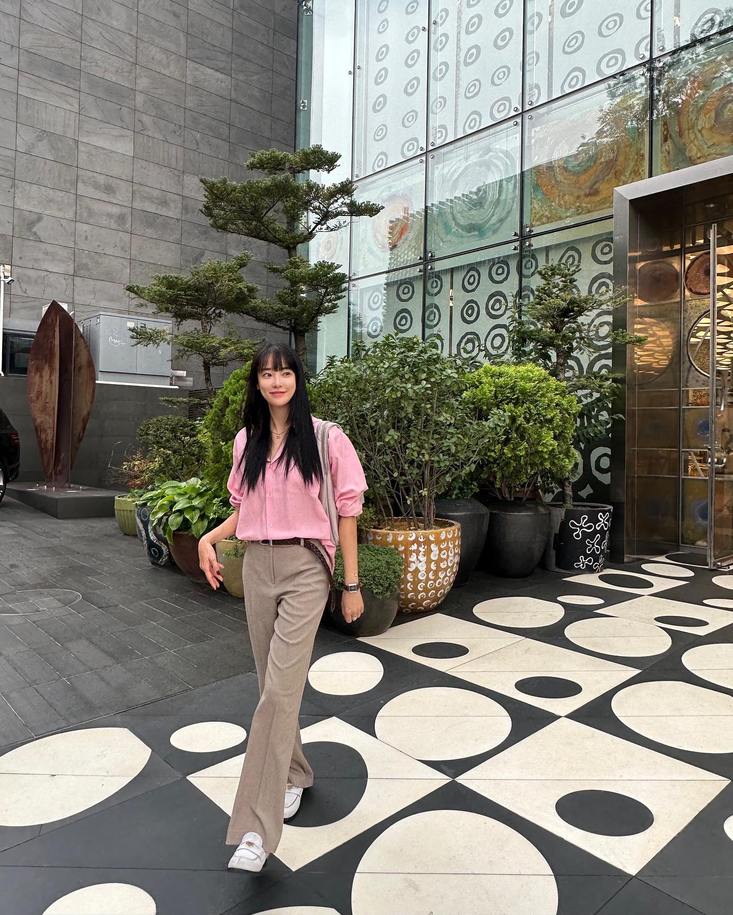 셔츠+슬랙스로 출근룩 해결👔 이미지2