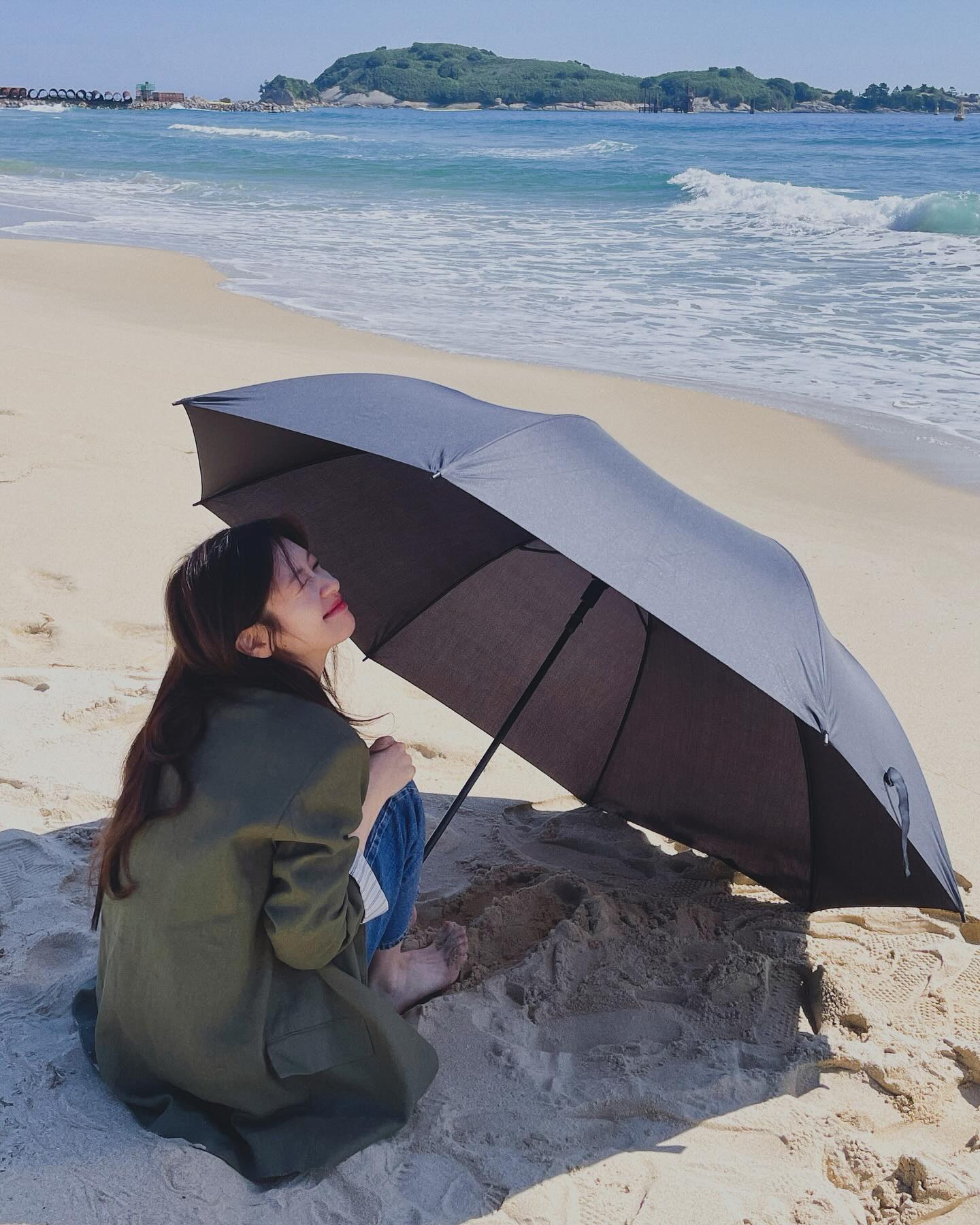 셀럽들의 요즘 컬러 픽은 카키🫒💚 이미지3