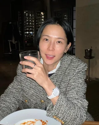 클래식과 캐주얼을 넘나드는⌚️샤넬 J12 코디🤍🖤
이미지