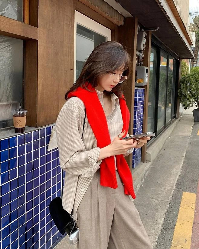 가을에는 어깨에 쓱 걸치는게 멋😎 이미지